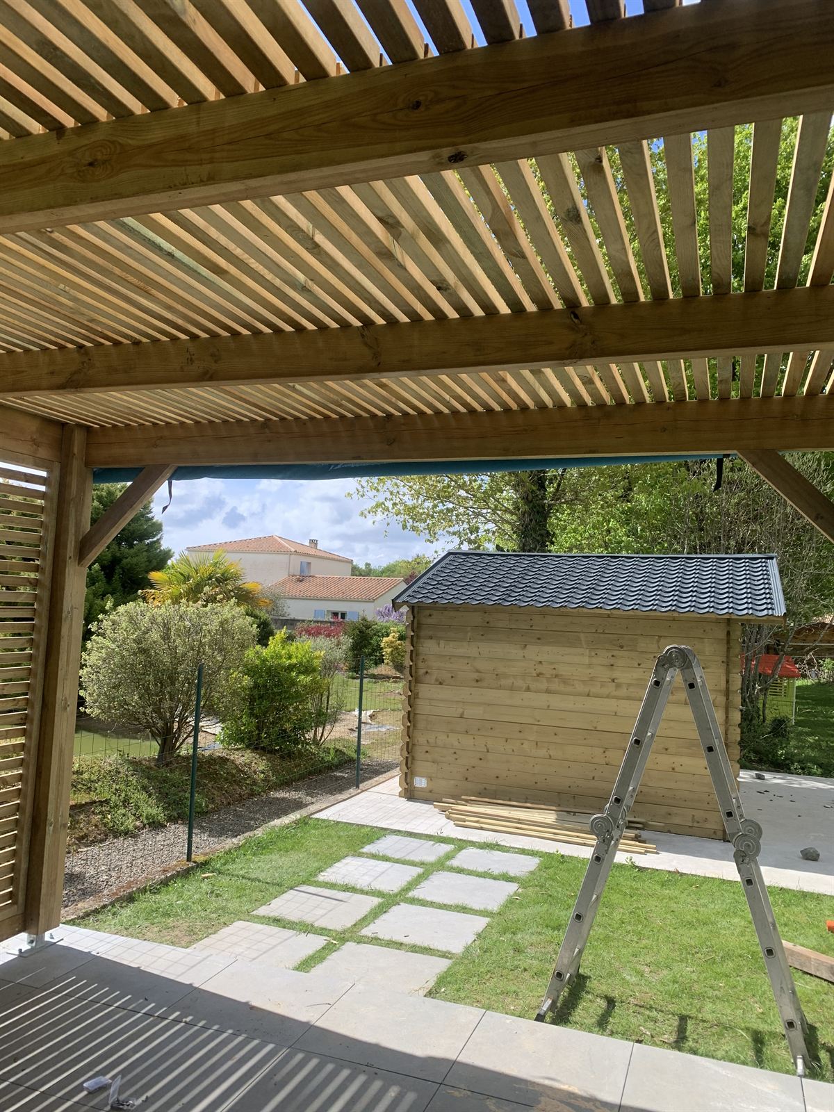 Pergola bois et terrasse aménagée